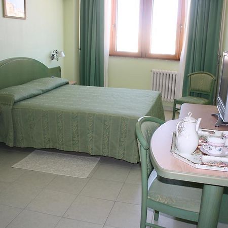 Hotel Grillo Nuoro  Rom bilde